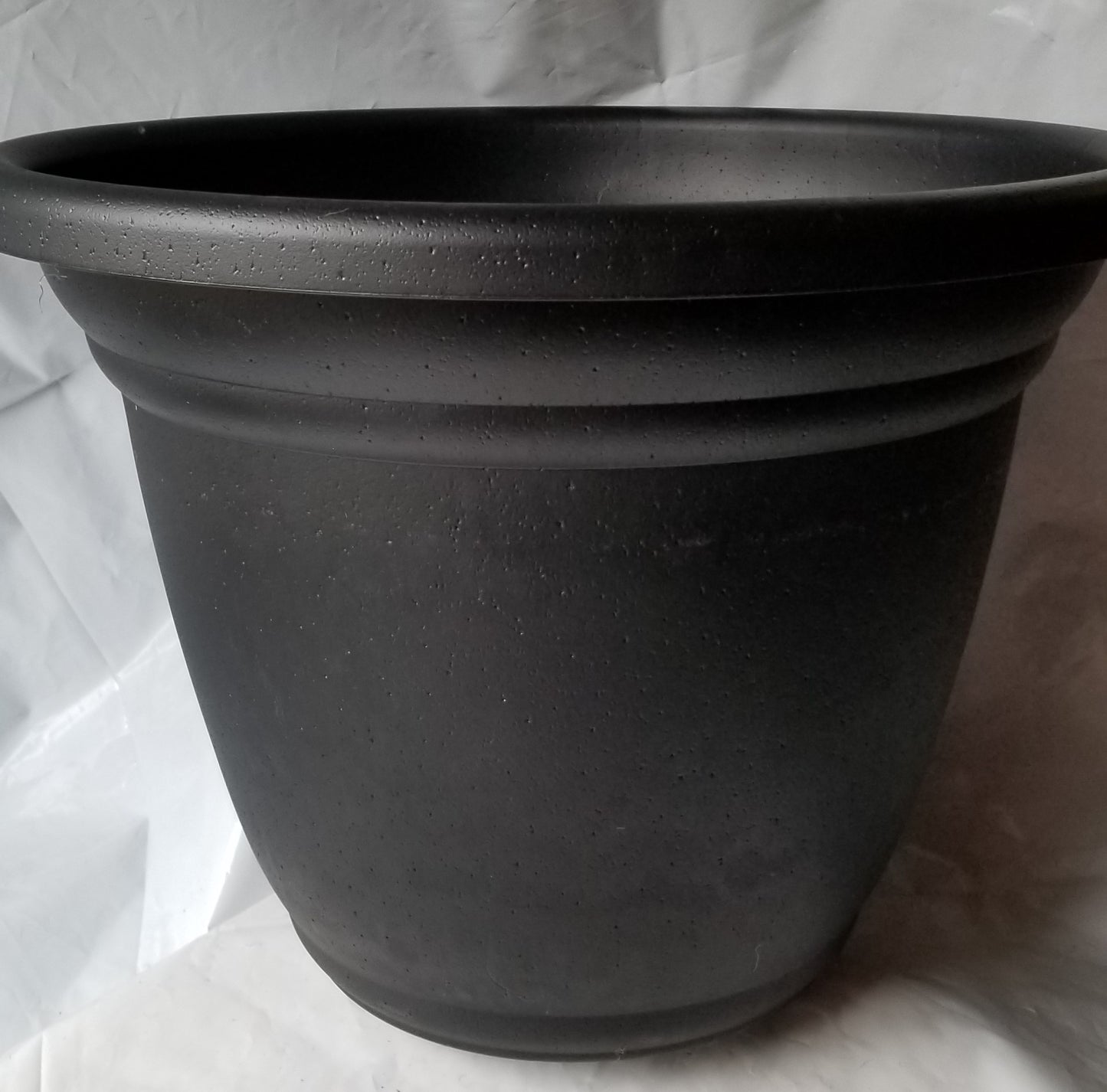 Planter, 22" Mojave Black Plastic