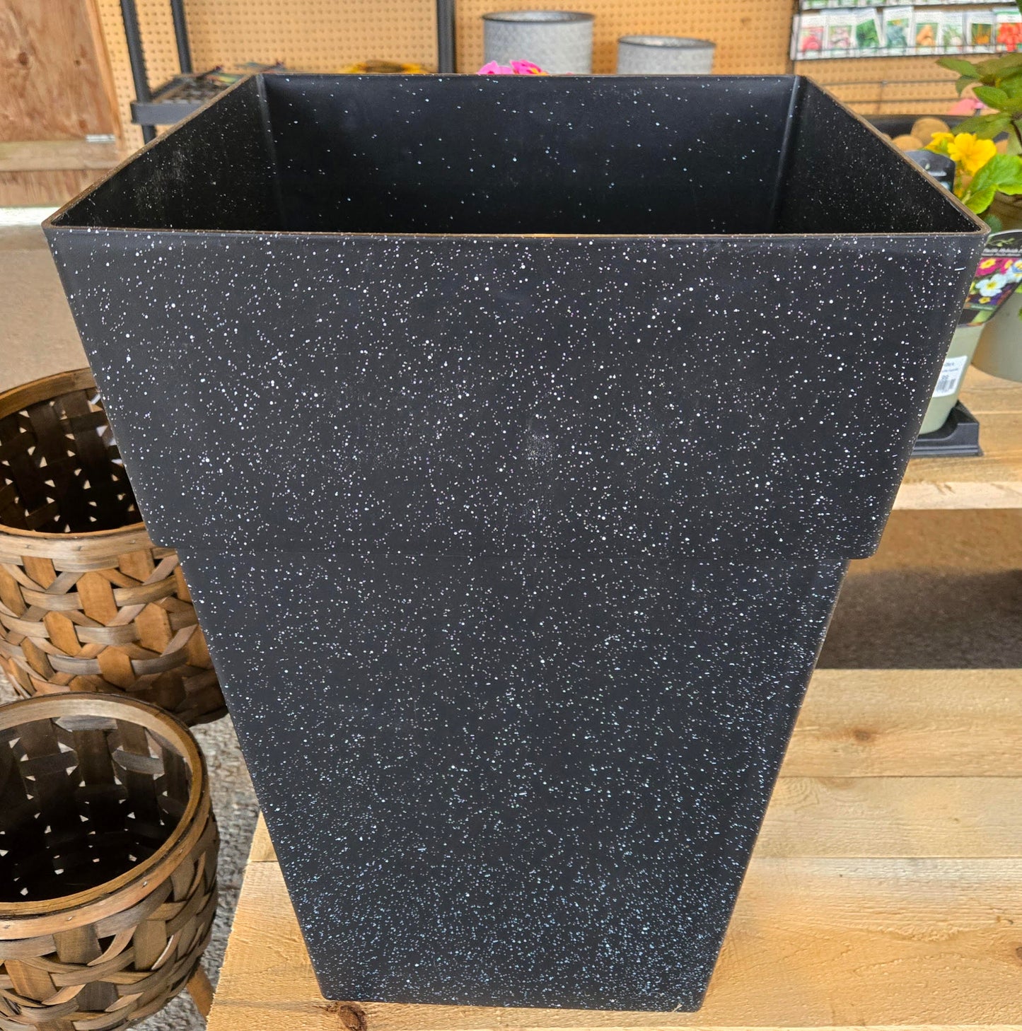 Planter, 21" Tall Milano Square